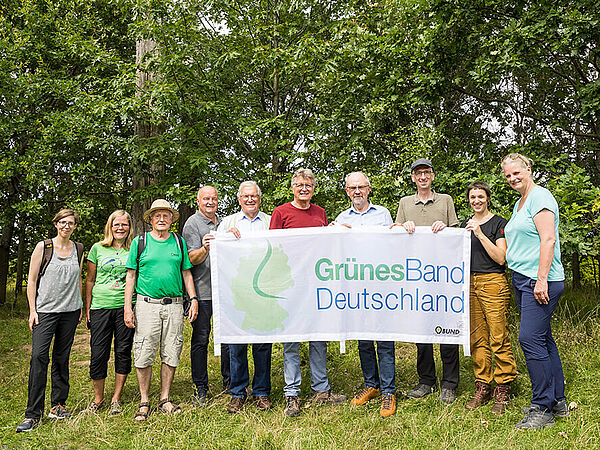 Gruppenfoto am Grünen Band anlässlich des 20. Jubiläums.